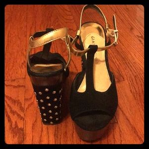 Gianni Bini Studded Wedge size 5.5